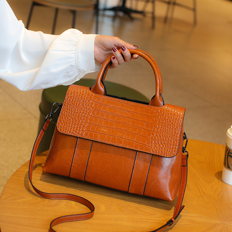 Doctor Bag Leather - 女性の牛本革クロスボディバッグ女性牛革デザイナー高級ショルダーバッグレディースカジュアルレトロ大容量ハンドバッグ