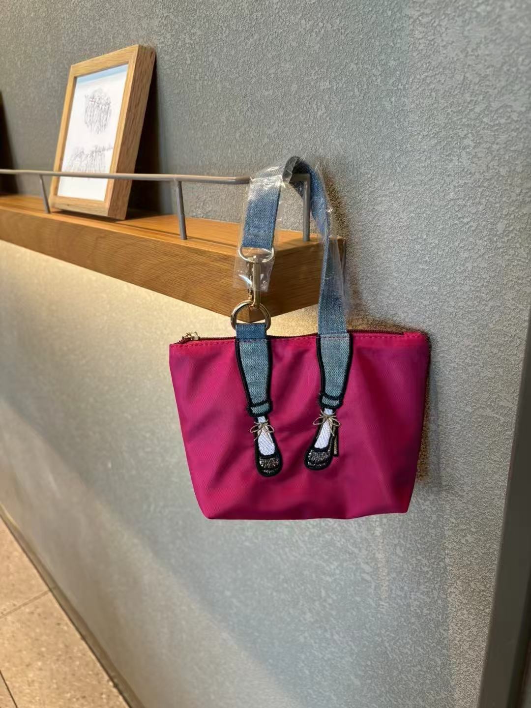 ファッション刺繍入りゼロウォレット防水ナイロン生地バッグ女性 - Women Bags Max のレビューと価格